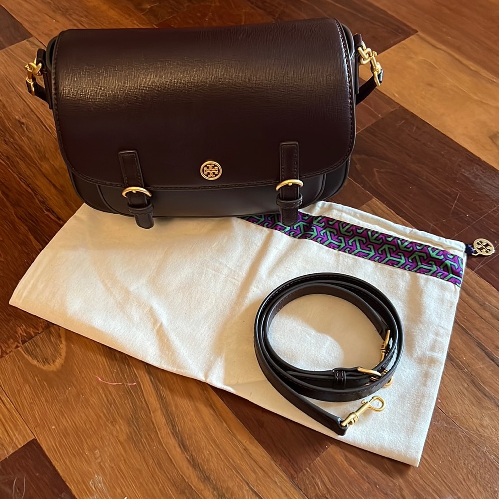 Tory Burch crossbody/shoulder bag. Comes with two straps.